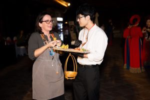 vietdeli-catering-staff4